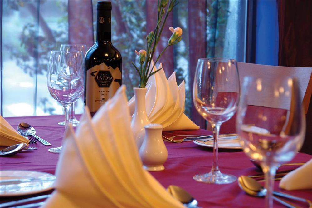 The Bell Hotel Еппінґ Ресторан фото